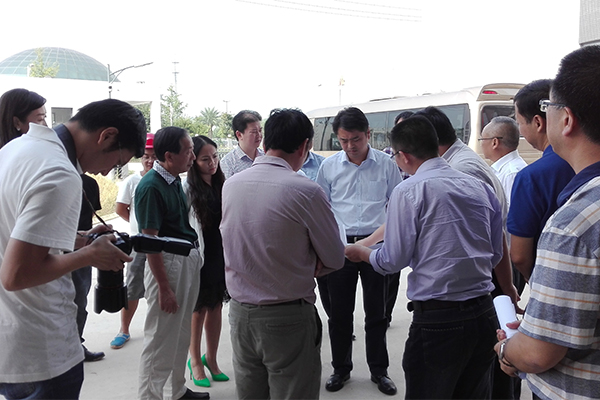 Pujiang county clerk, county mayor visiting